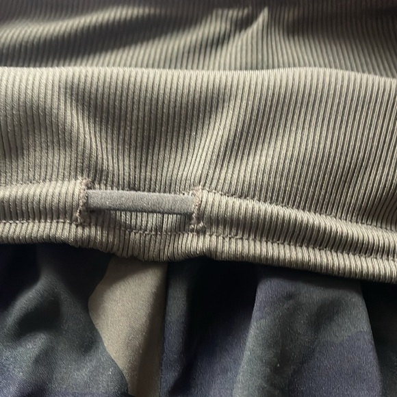 Women’s running camo shorts. Never worn - Picture 5 of 9